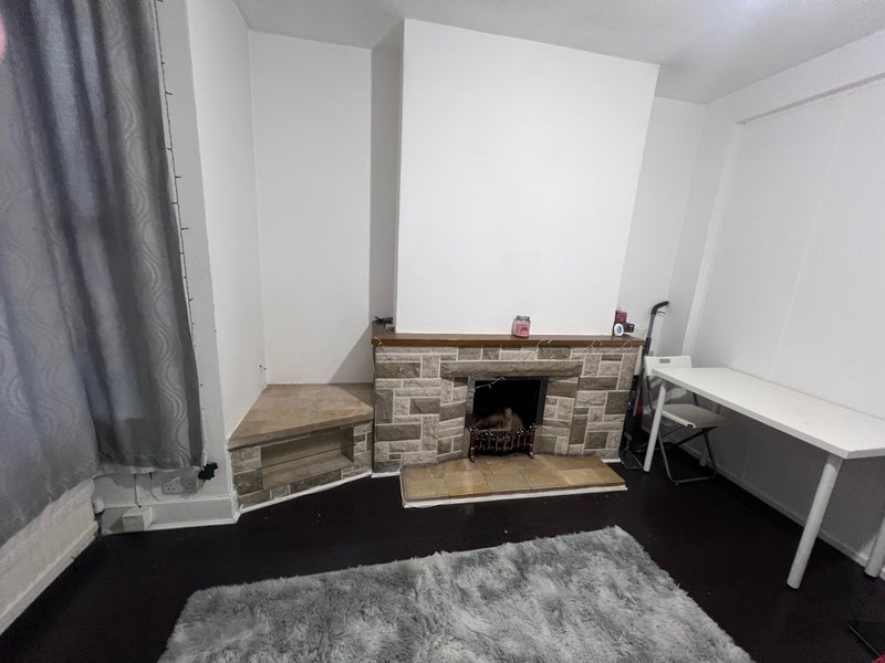 Room St Barnabas Road in Greater London