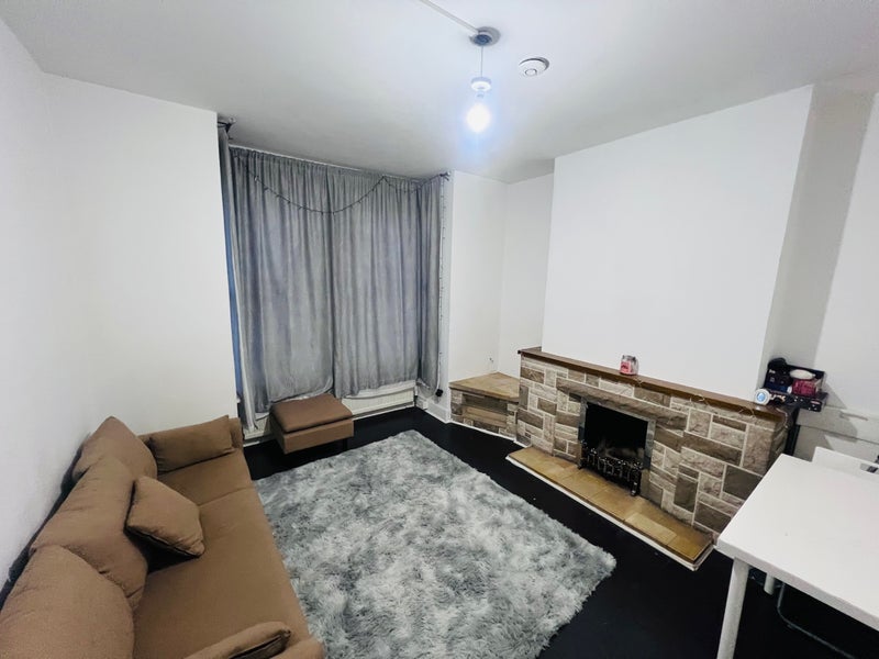 Room St Barnabas Road in Greater London
