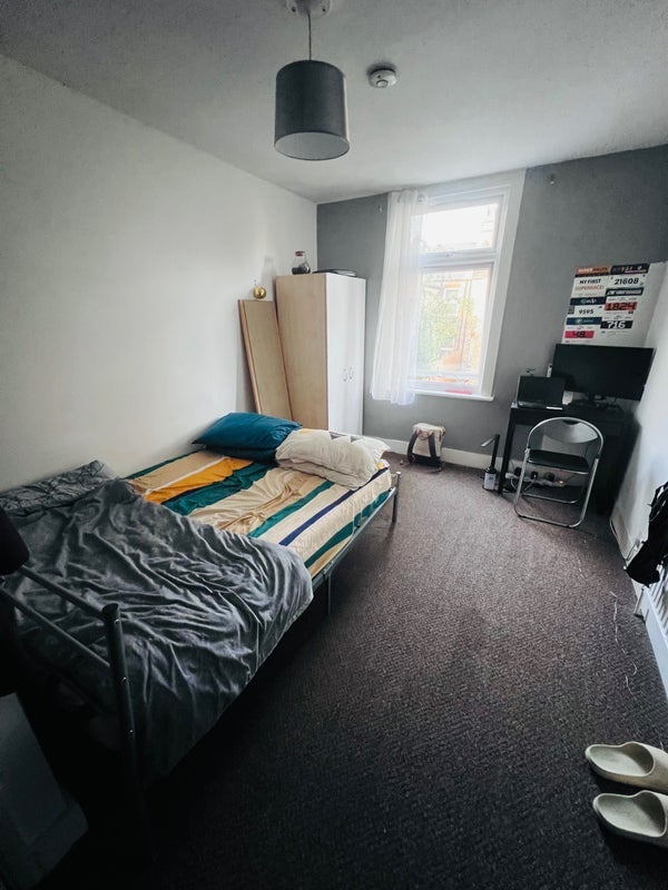 Room St Barnabas Road in Greater London