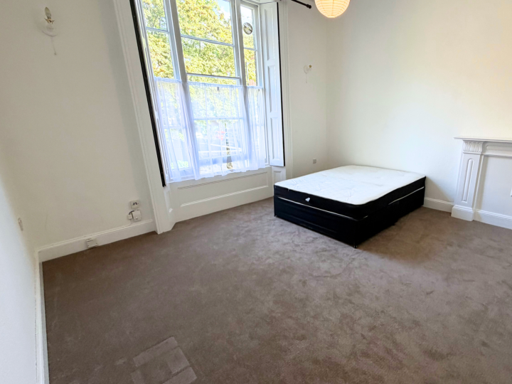 Flat Denmark Hill in Greater London