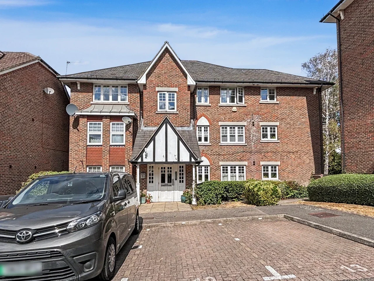 Flat Fawcett Close in Greater London