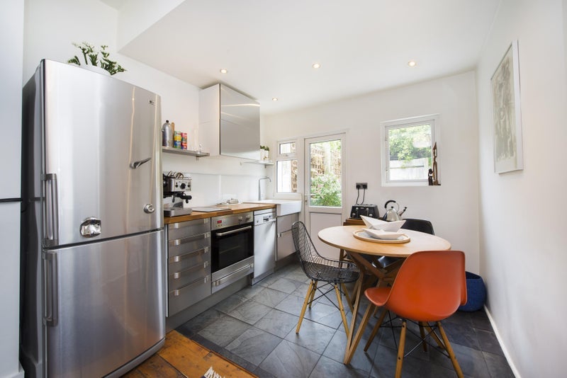 Room Fallsbrook Road in Greater London