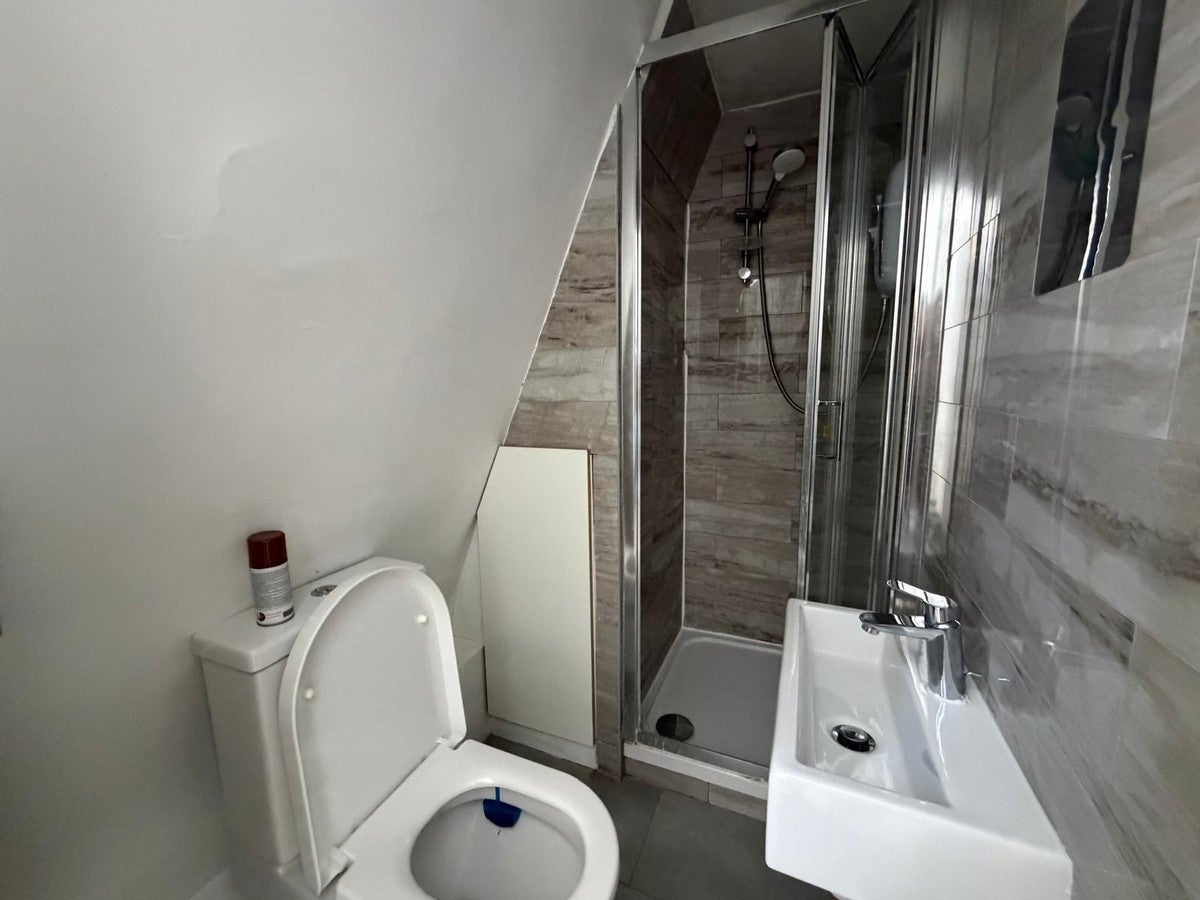 Flat Lewisham Way in Greater London
