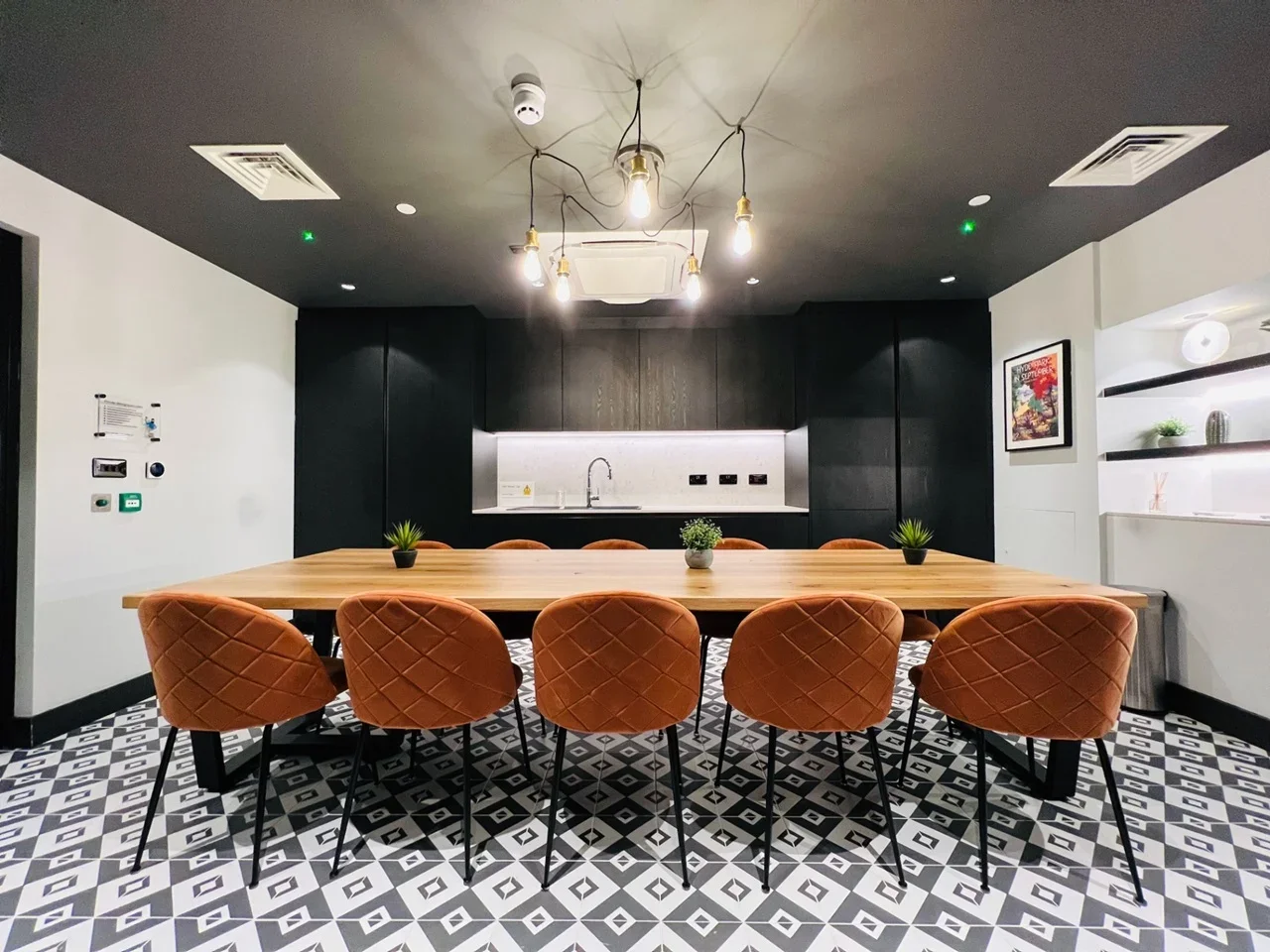 Flat Balham High Road in Greater London