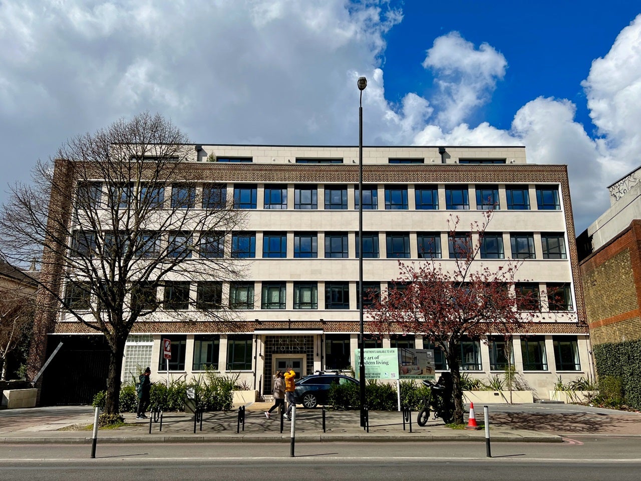 Flat Balham High Road in Greater London