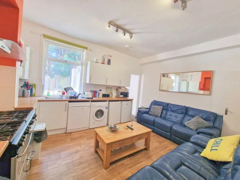 Room Chelford Close in Manchester