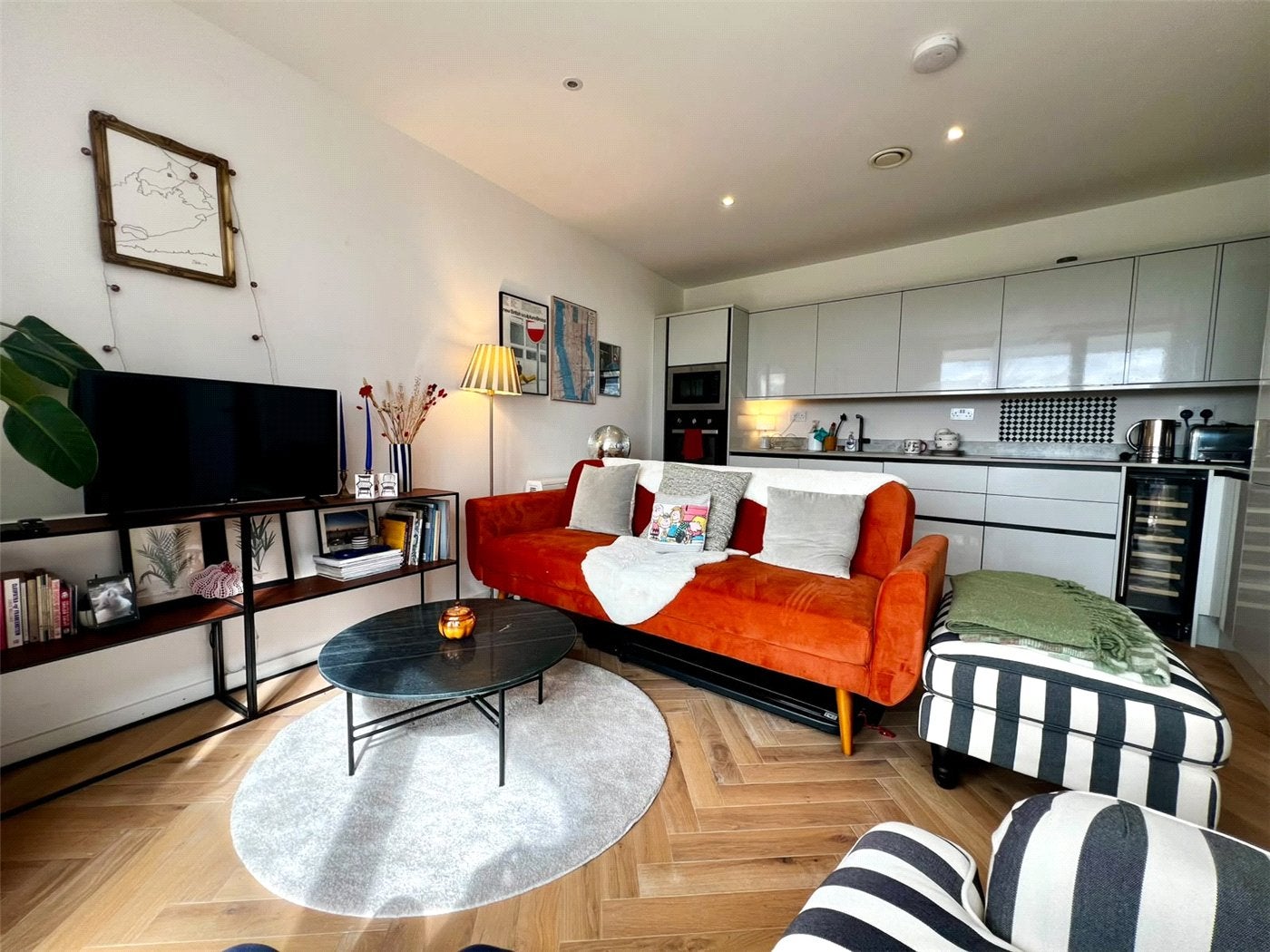 Flat Trim Street in Greater London