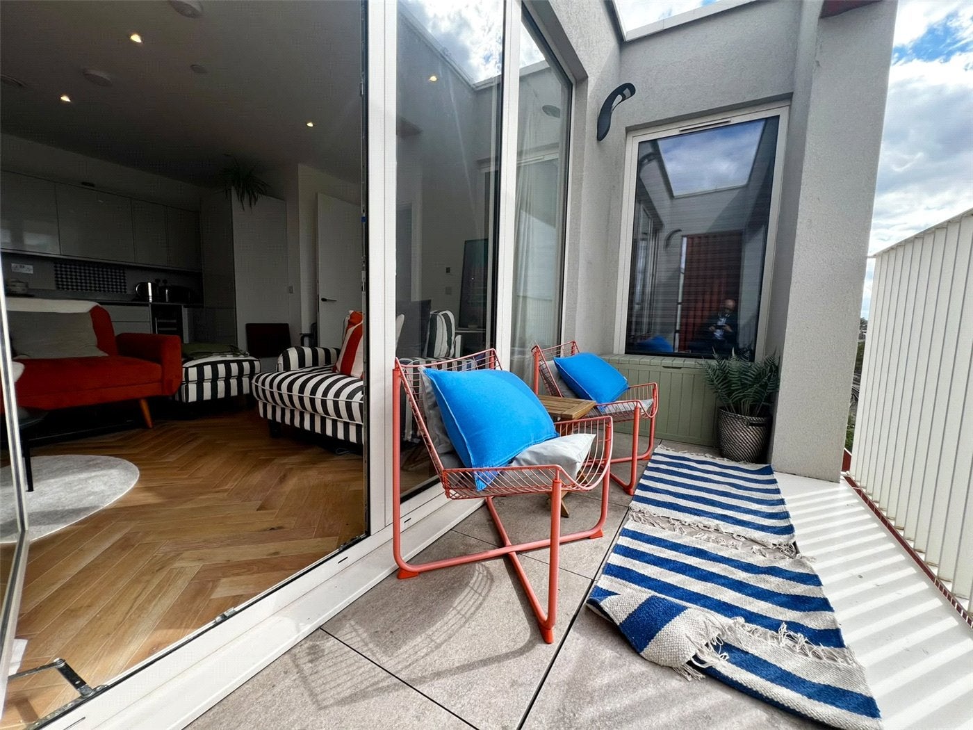 Flat Trim Street in Greater London