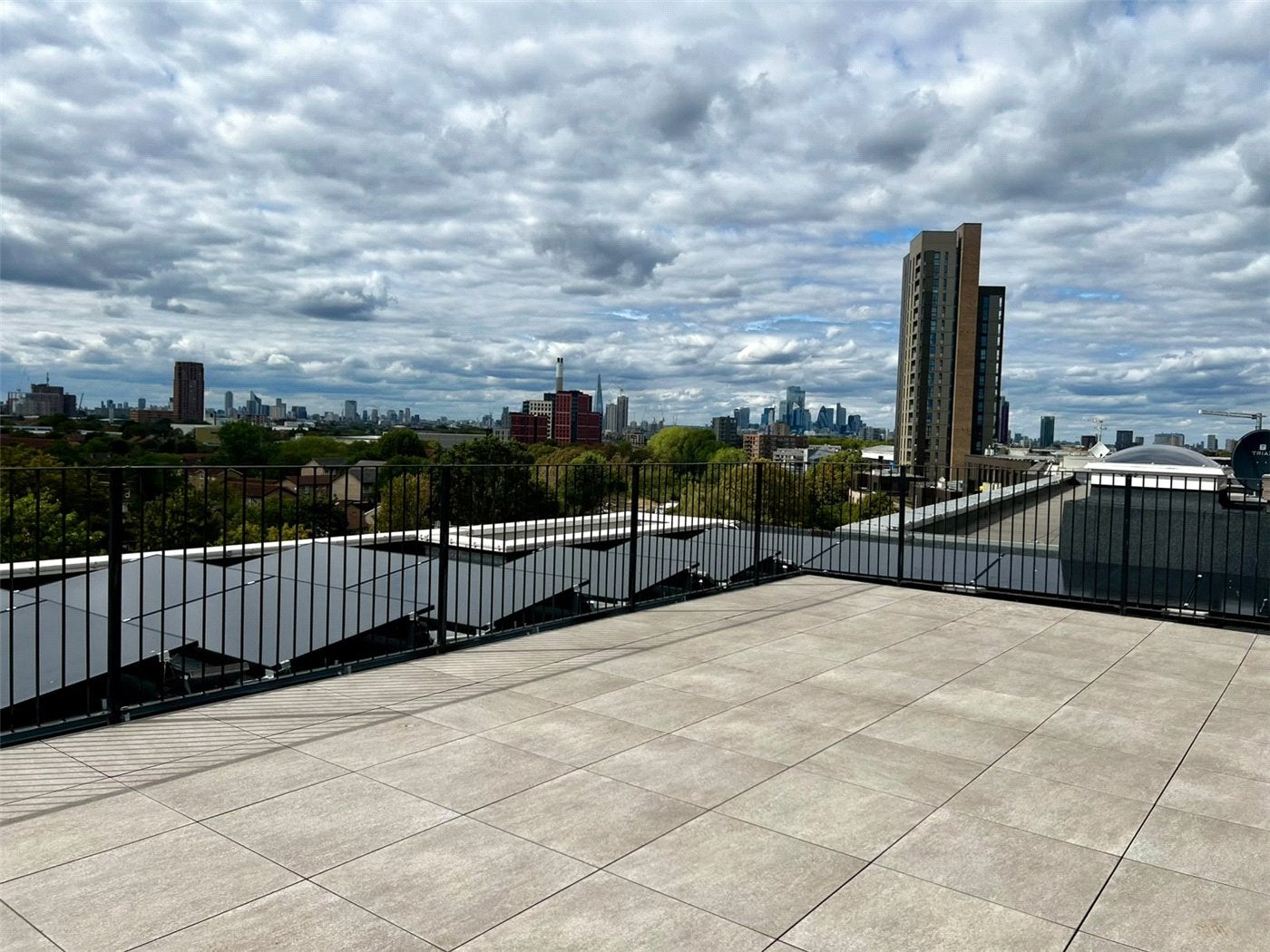 Flat Trim Street in Greater London