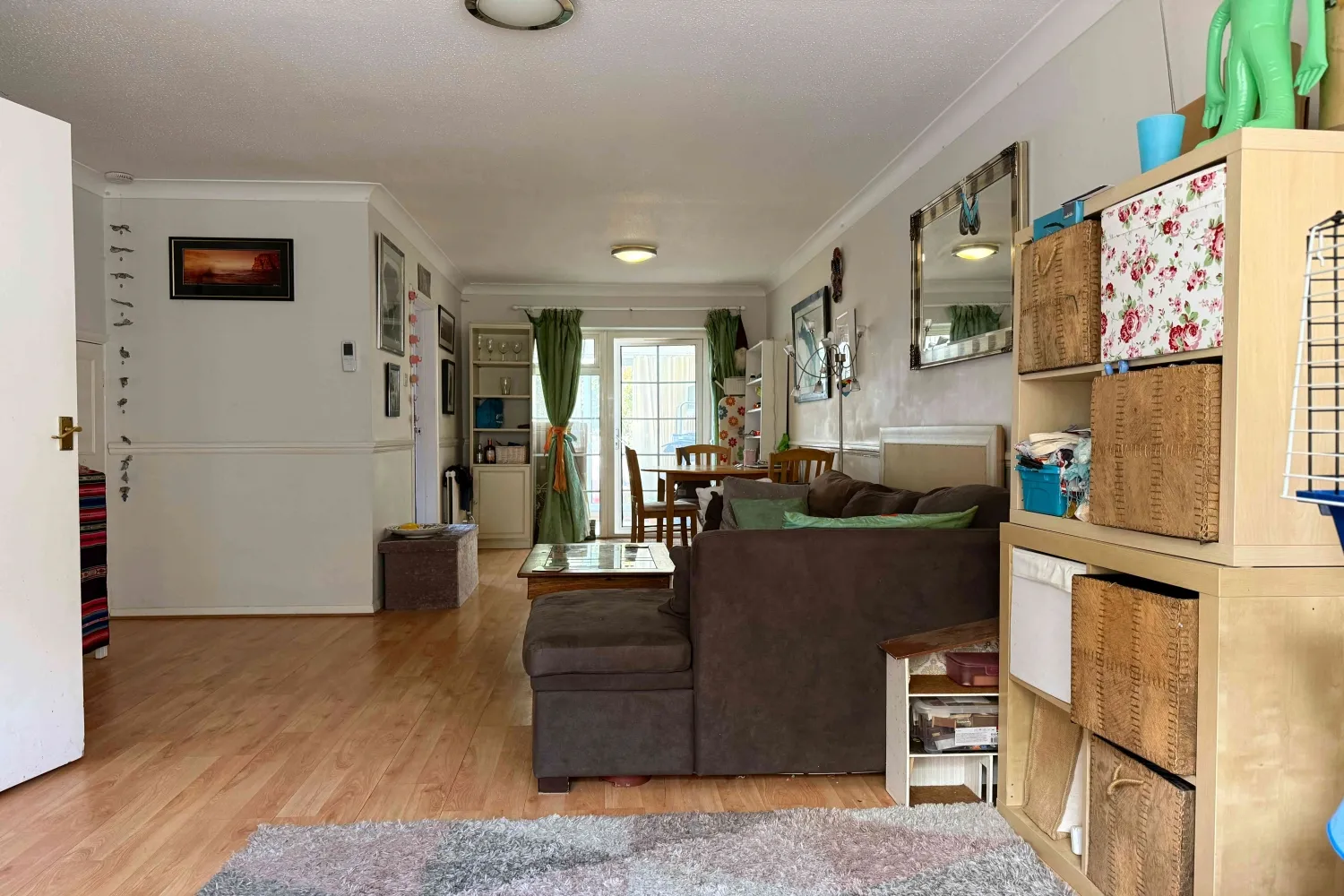 House Trenchard Close in Elmbridge