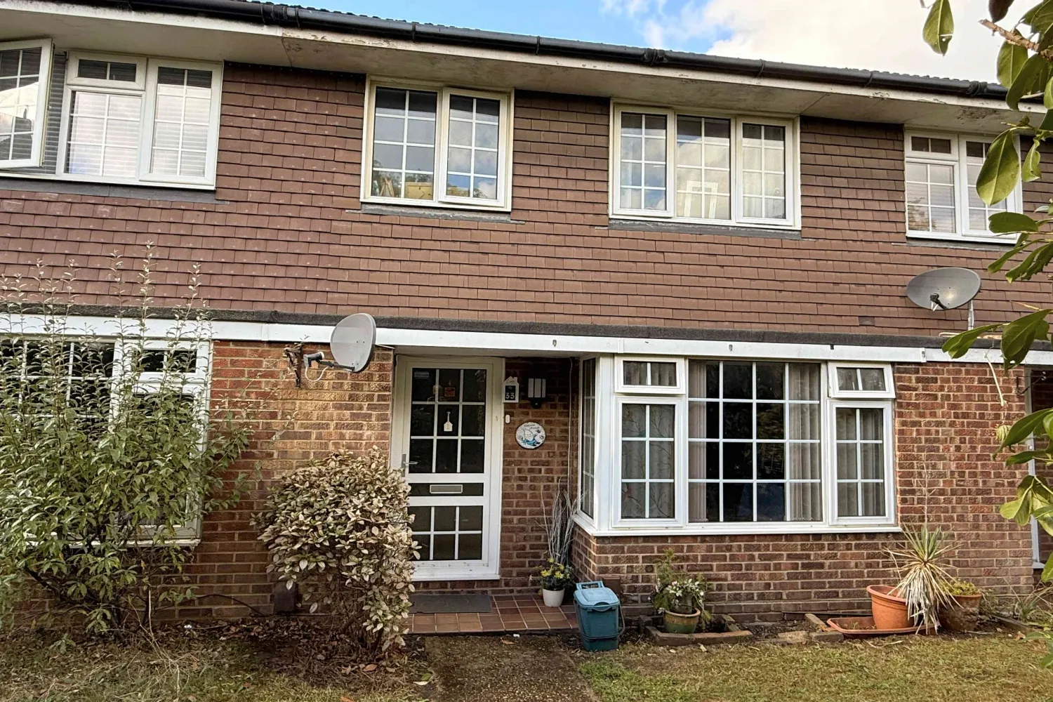House Trenchard Close in Elmbridge