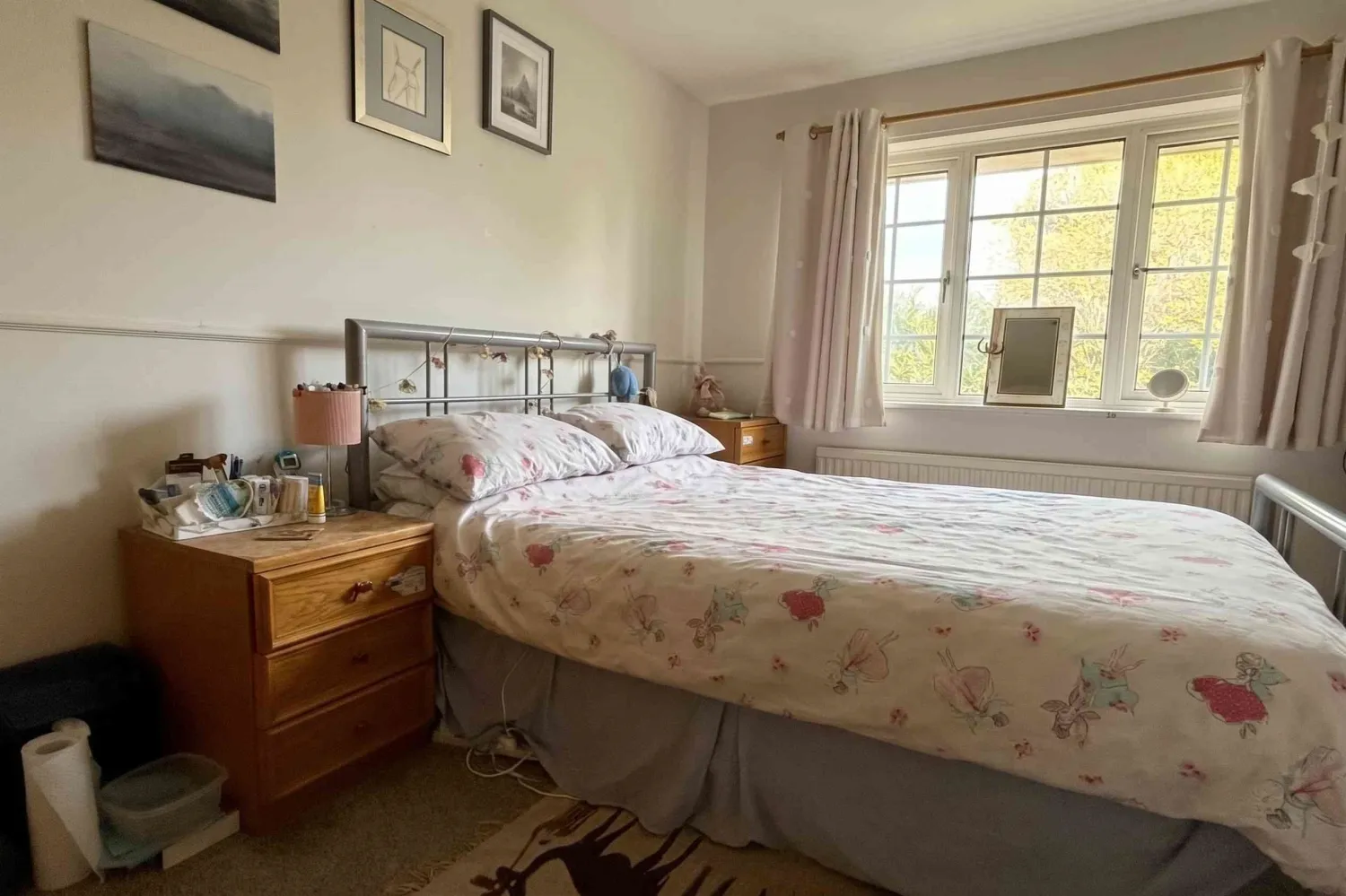 House Trenchard Close in Elmbridge