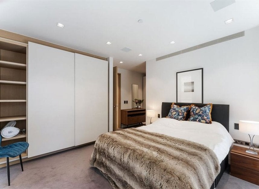 Flat Duchess Walk in Greater London