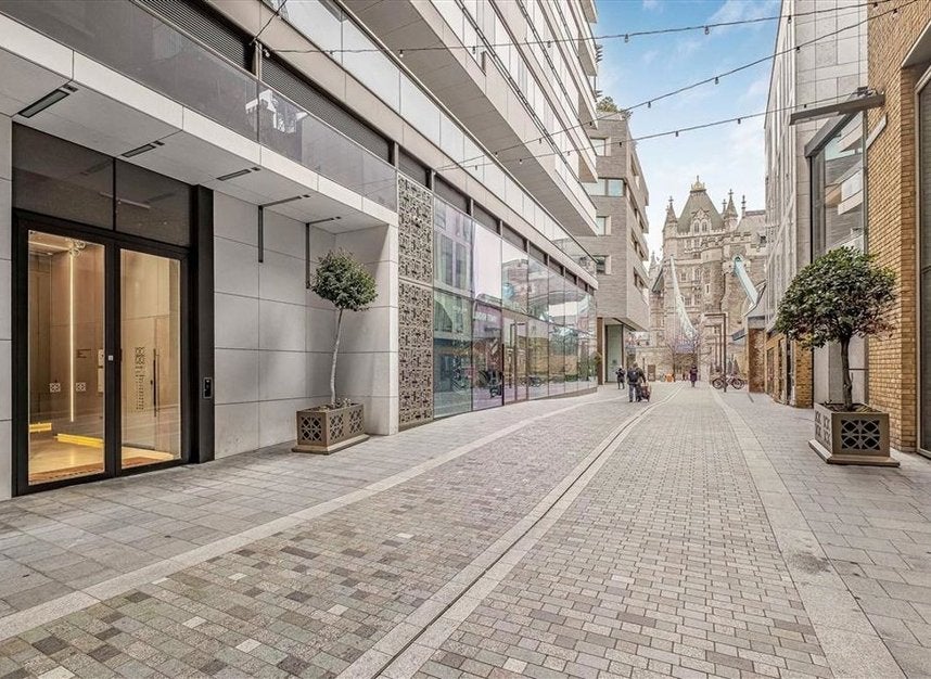 Flat Duchess Walk in Greater London