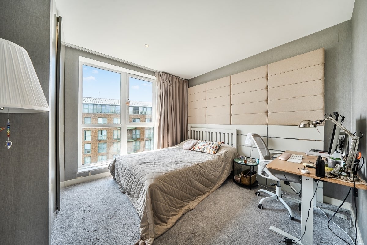 Flat Ottley Drive in Greater London