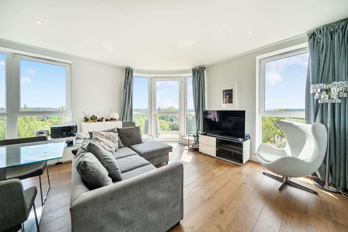 Flat Ottley Drive in Greater London