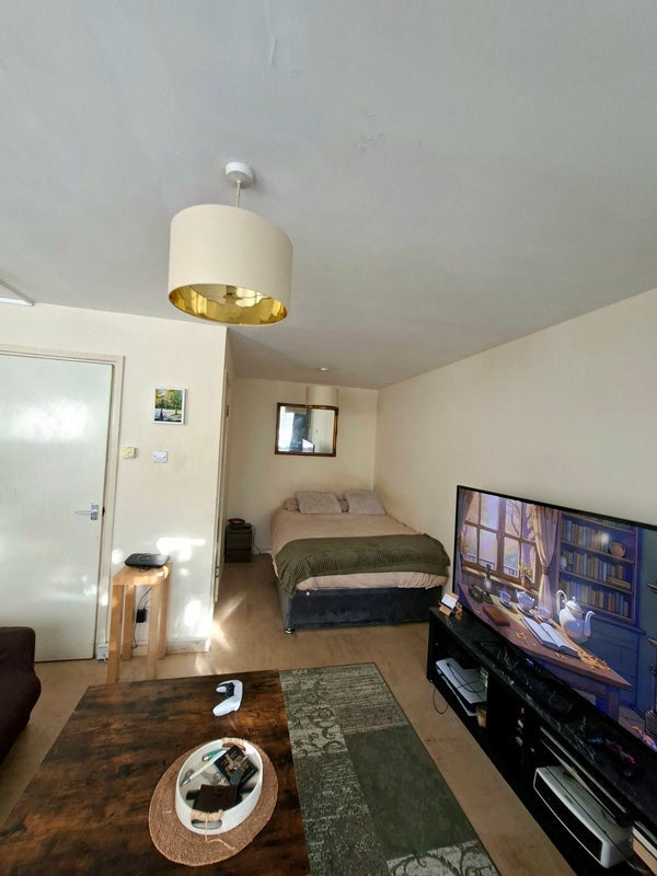 Flat Clipstone Street in City of Westminster