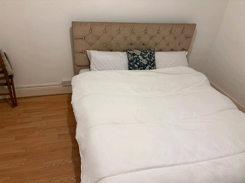 Room Parkhill Avenue in Manchester