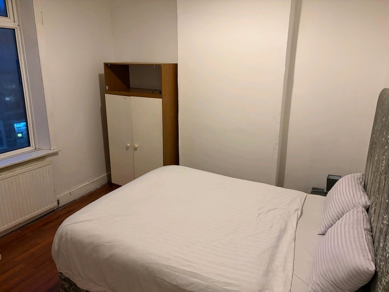 Room Parkhill Avenue in Manchester