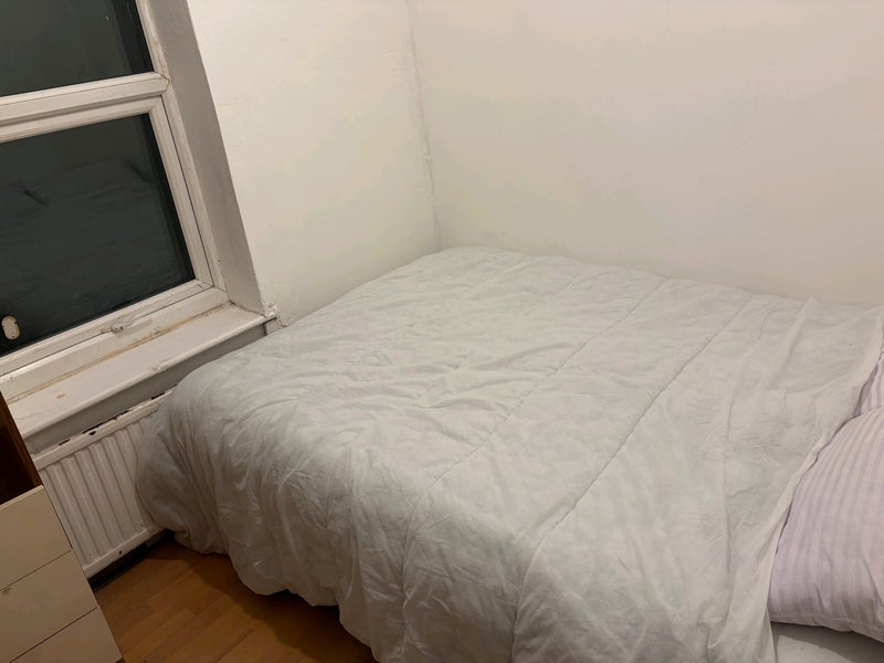 Room Parkhill Avenue in Manchester