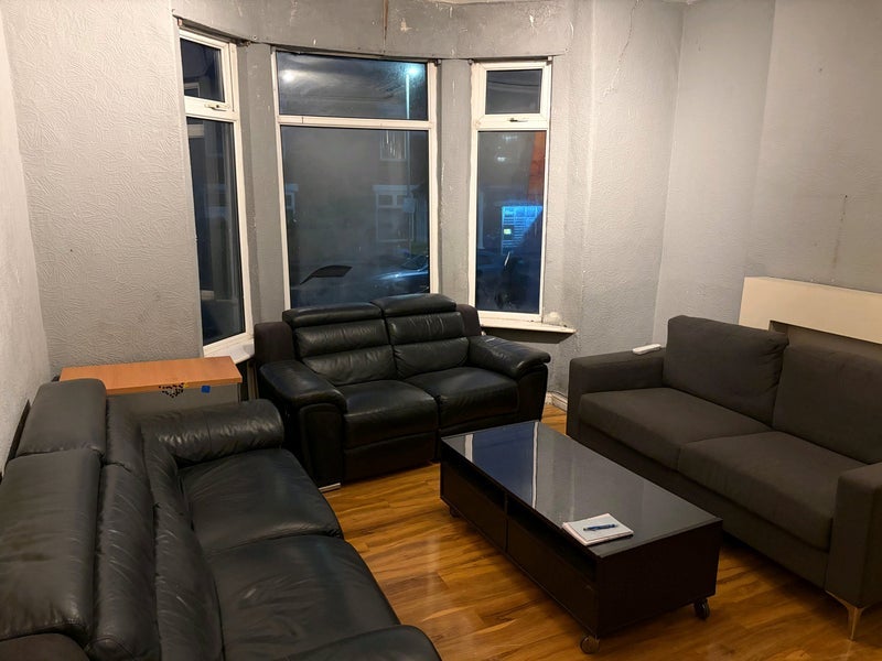 Room Parkhill Avenue in Manchester