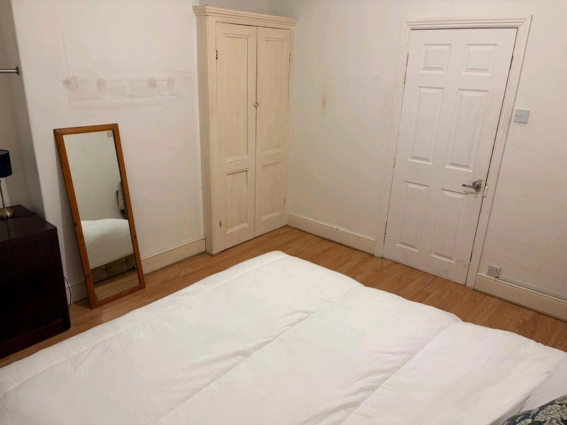 Room Parkhill Avenue in Manchester