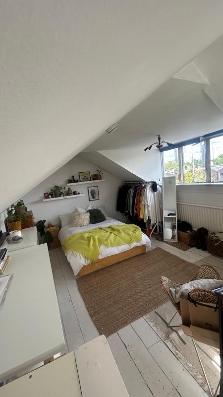 Room Annette Road in Greater London