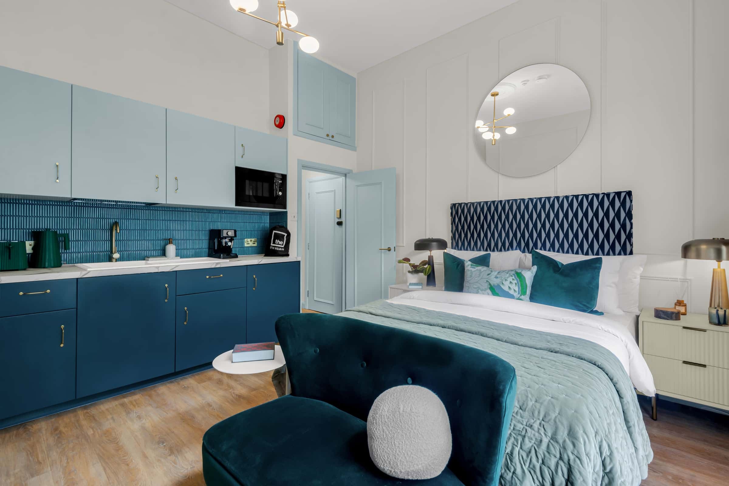 Flat Eardley Crescent in Greater London