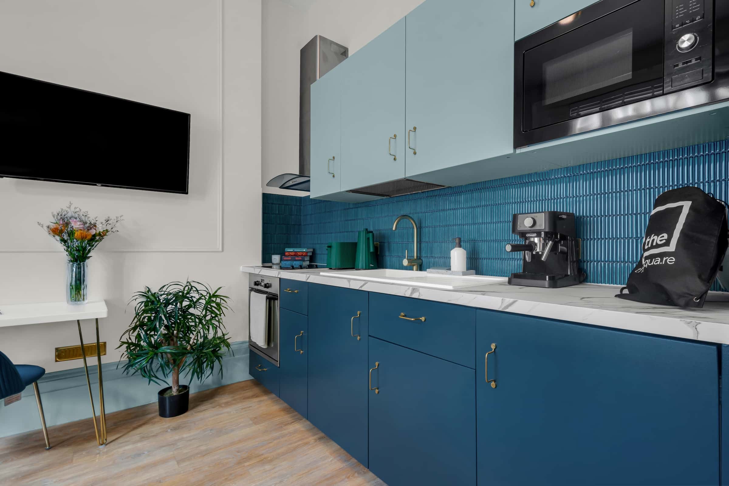 Flat Eardley Crescent in Greater London