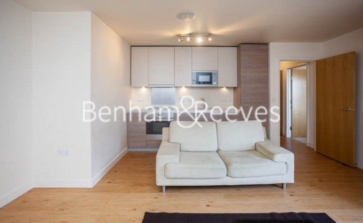 Flat Boulevard Drive in Greater London