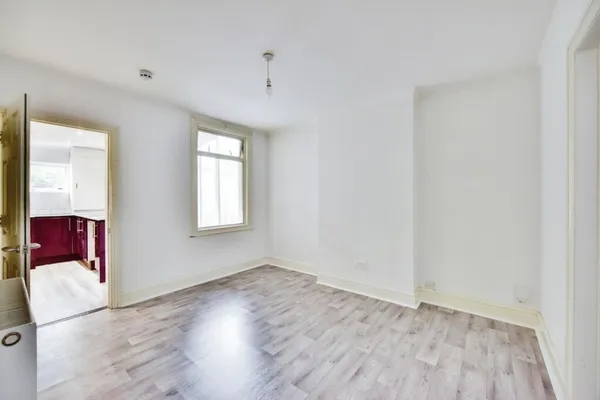 Flat Holland Road in Maidstone