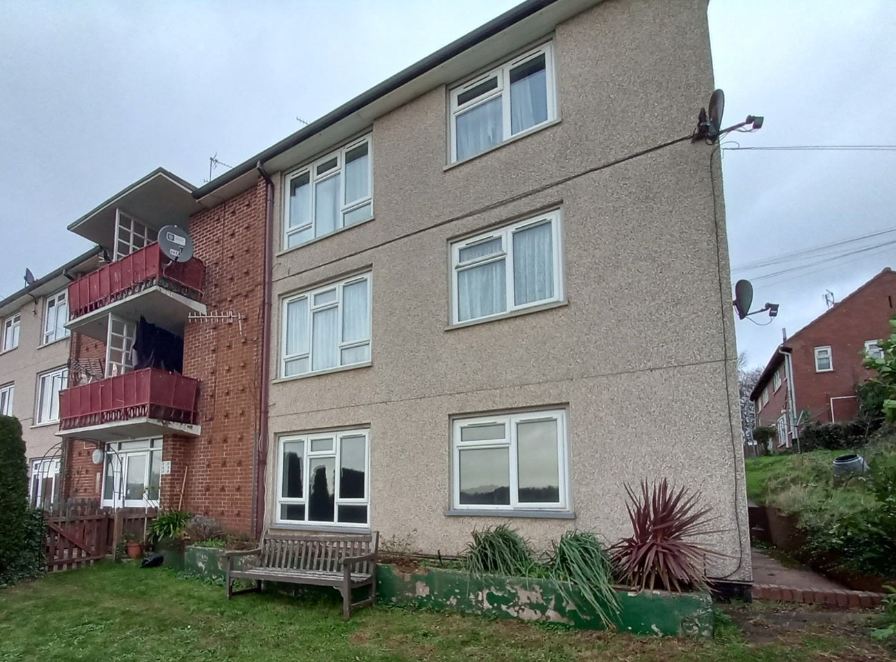 Flat Blackthorn Crescent in Exeter