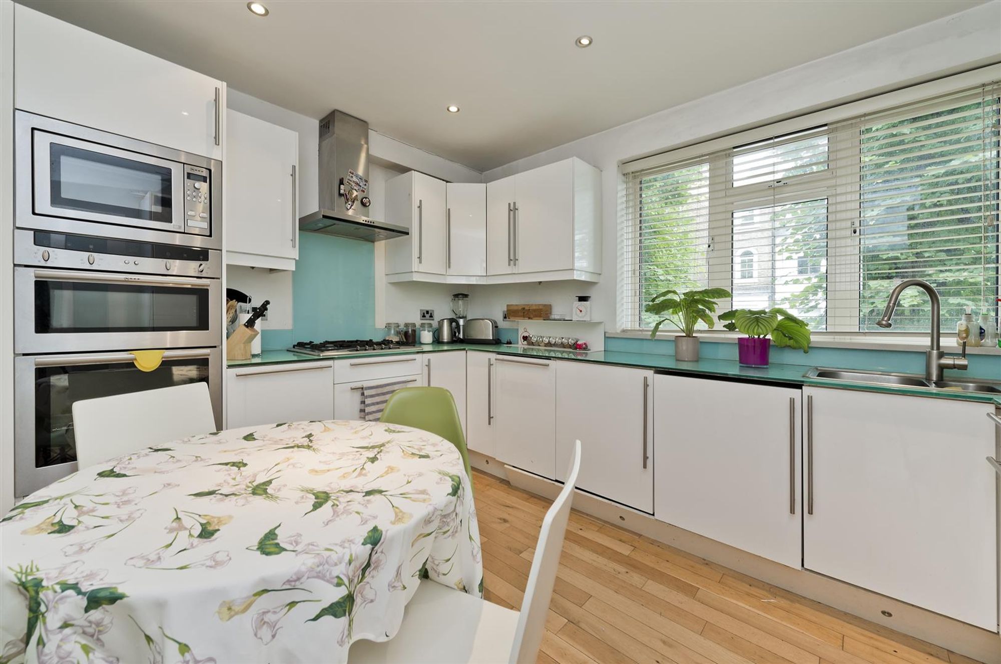 Flat Fellows Road in Greater London