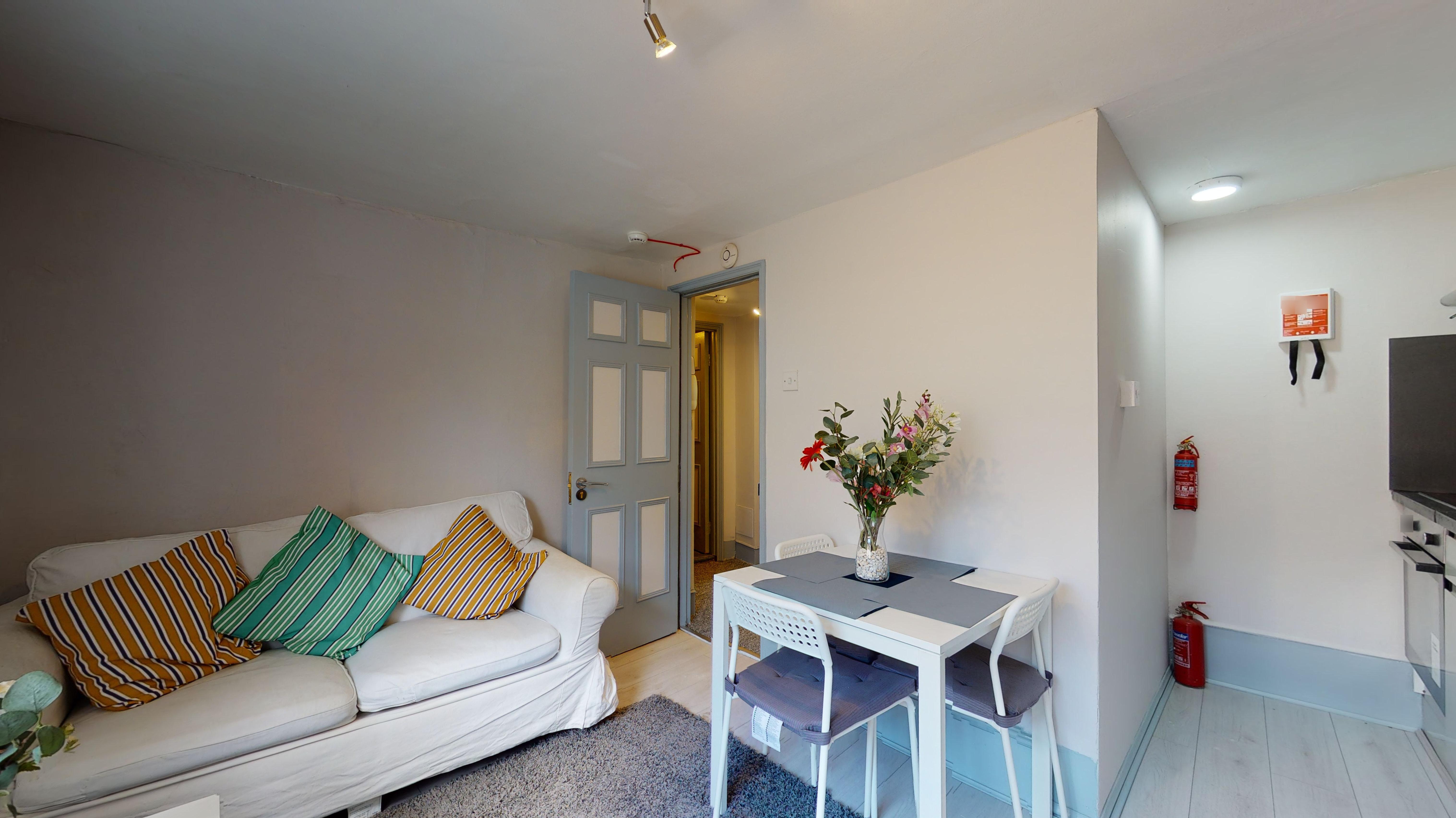 Flat Tavistock Place in Greater London