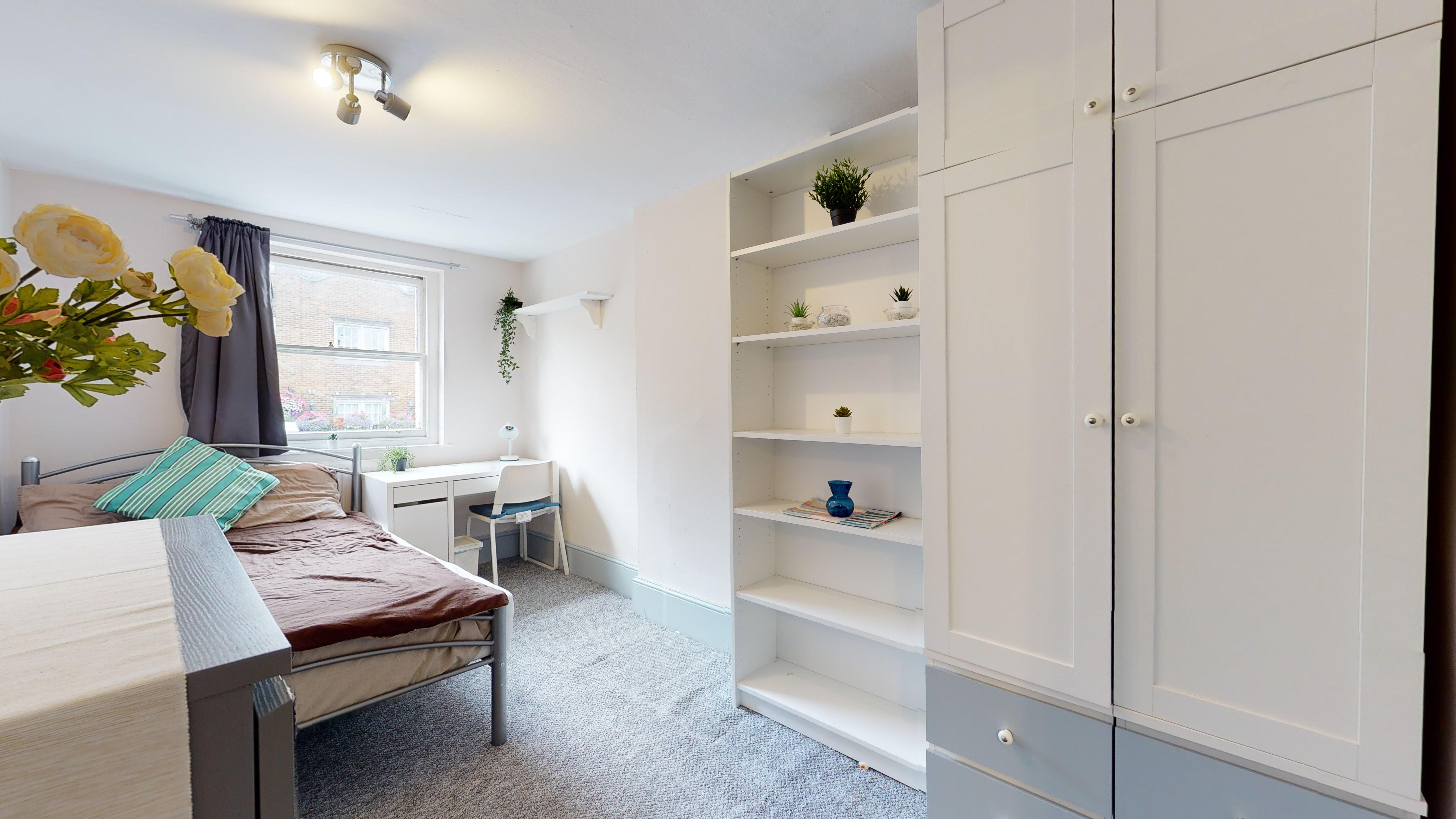 Flat Tavistock Place in Greater London