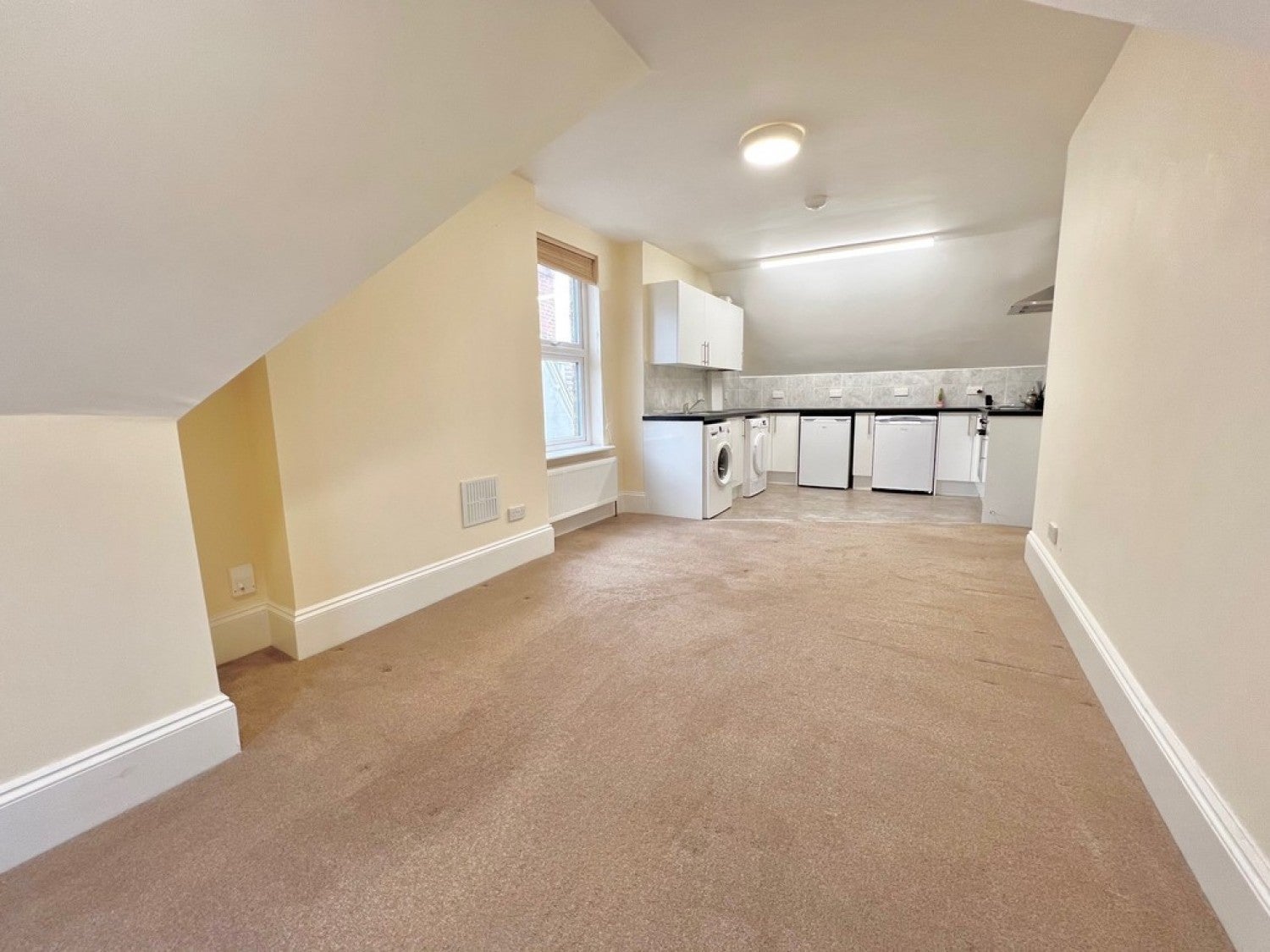 Flat Haling Grove in Greater London