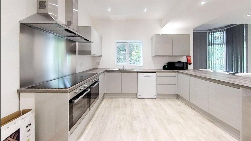 Room Oakfield Road in Birmingham