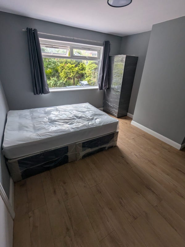 Room Brownfield Road in Birmingham