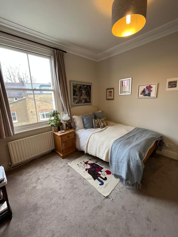 Room Melgund Road in Greater London