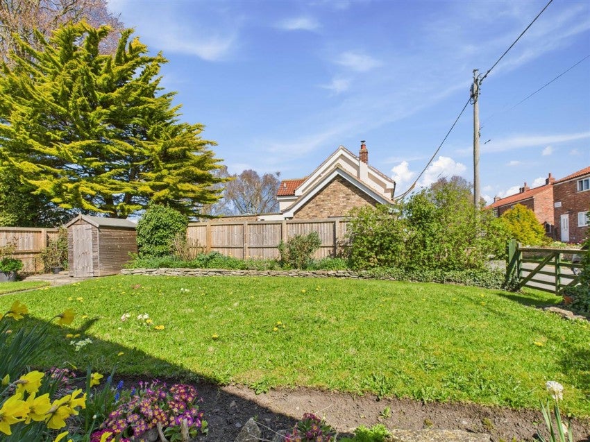 House Wapping Lane in Great Edstone