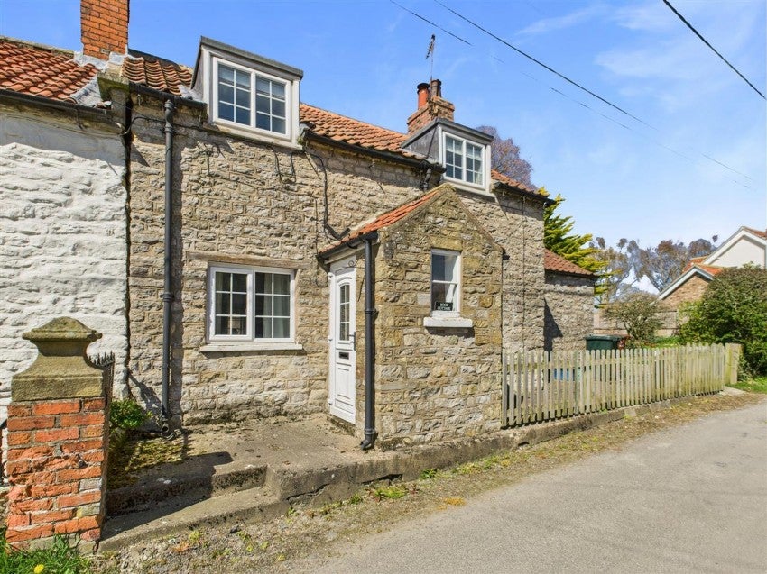 House Wapping Lane in Great Edstone
