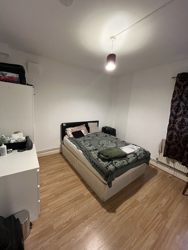 Room Selby Street in Greater London