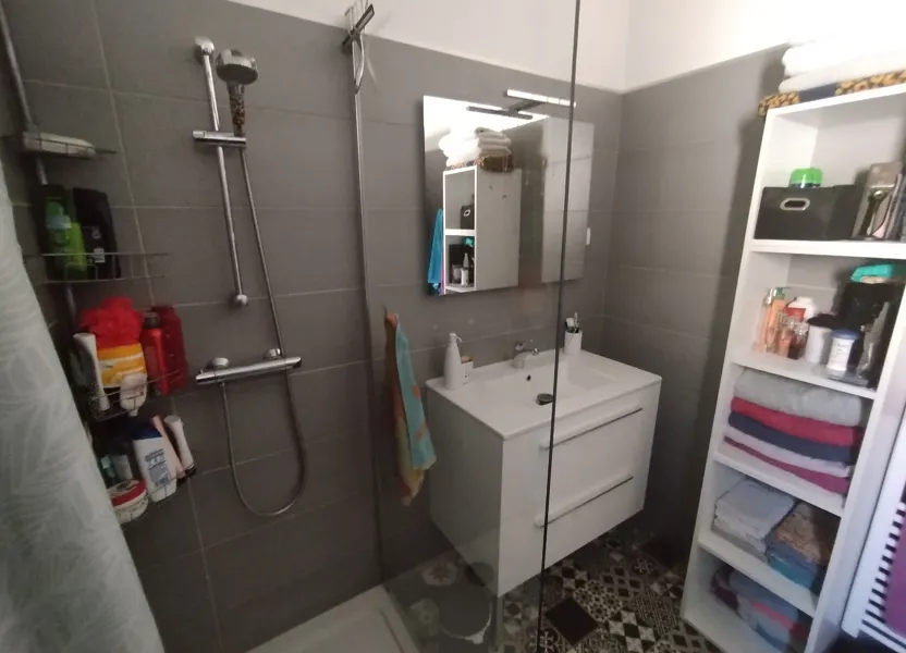 Flat Impasse de Fontane in Uzer
