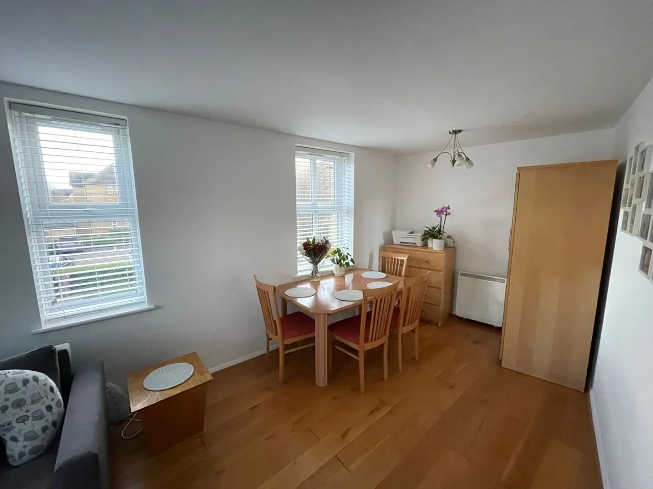 Flat Edison Drive in Greater London