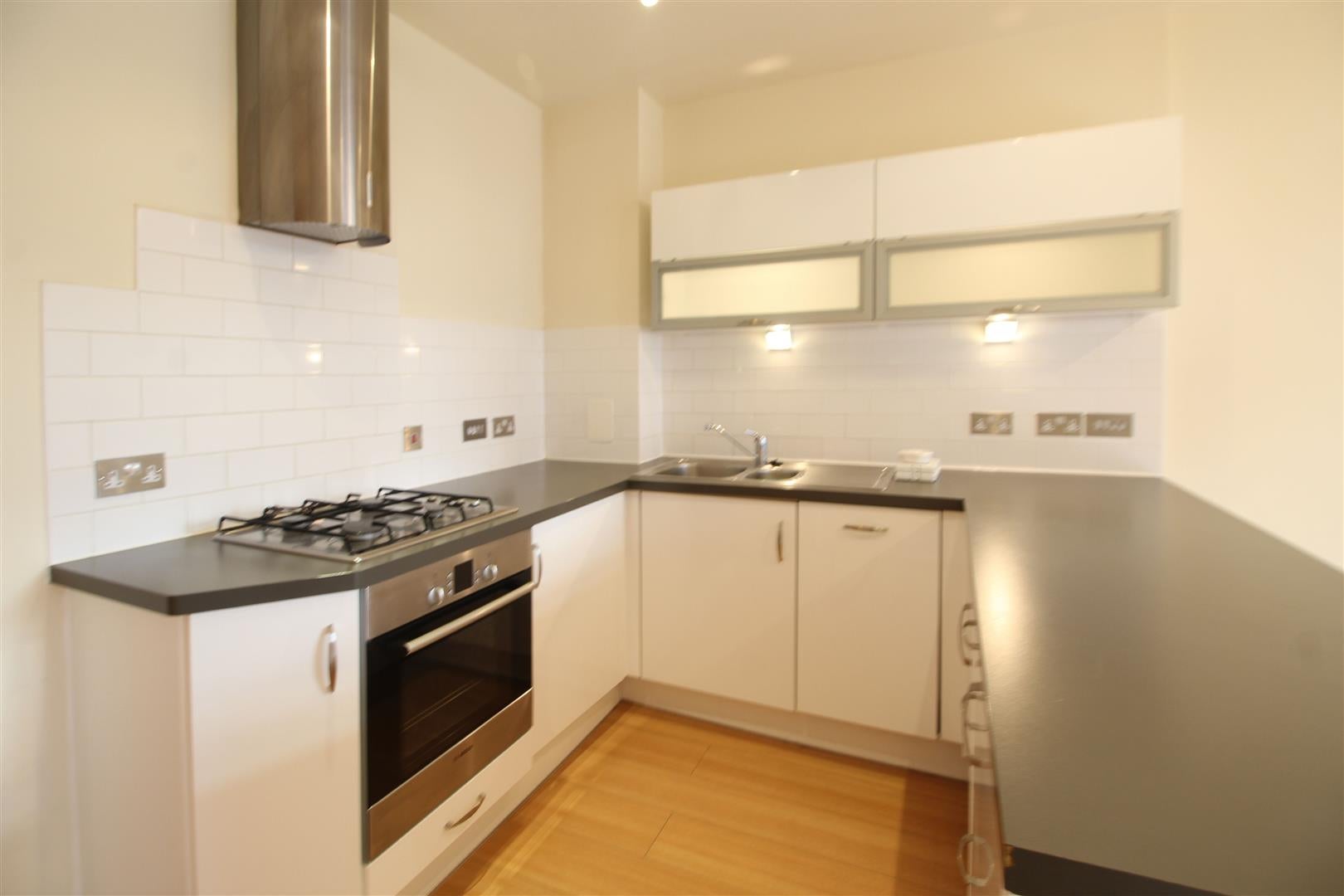 Flat Goldsworth Road in Woking