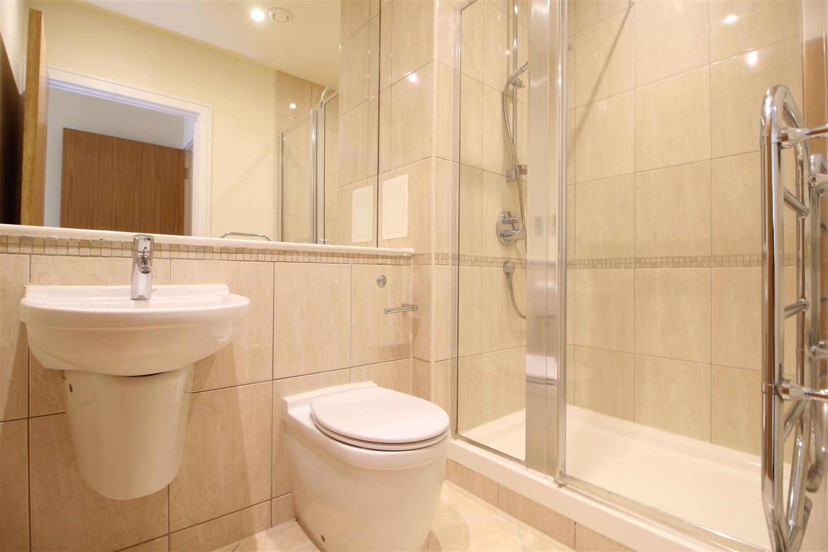 Flat Goldsworth Road in Woking