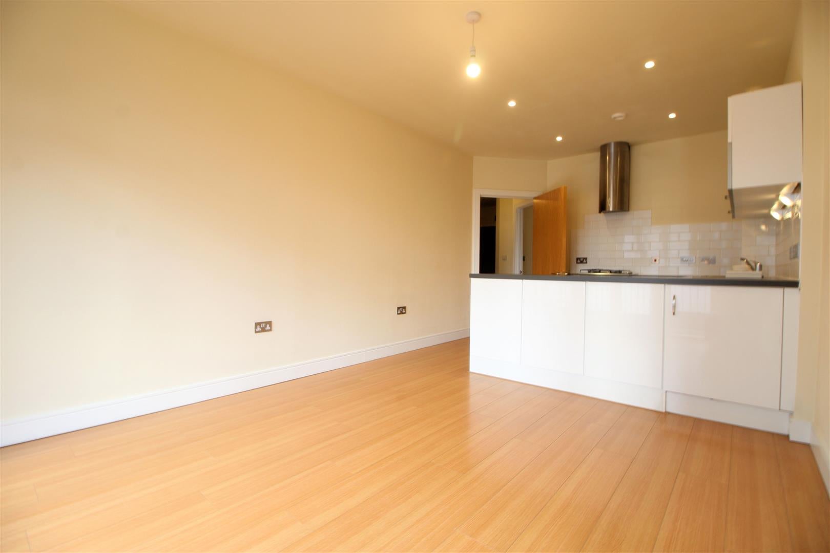 Flat Goldsworth Road in Woking