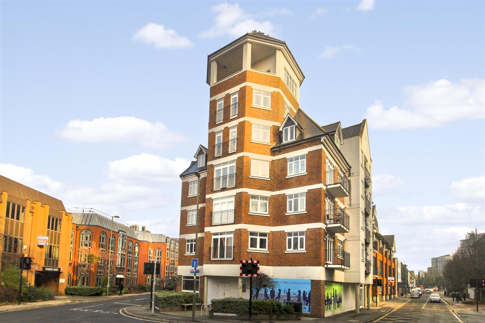 Flat Goldsworth Road in Woking