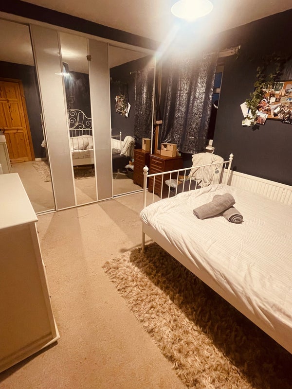 Room Woodside Place in Viewpark