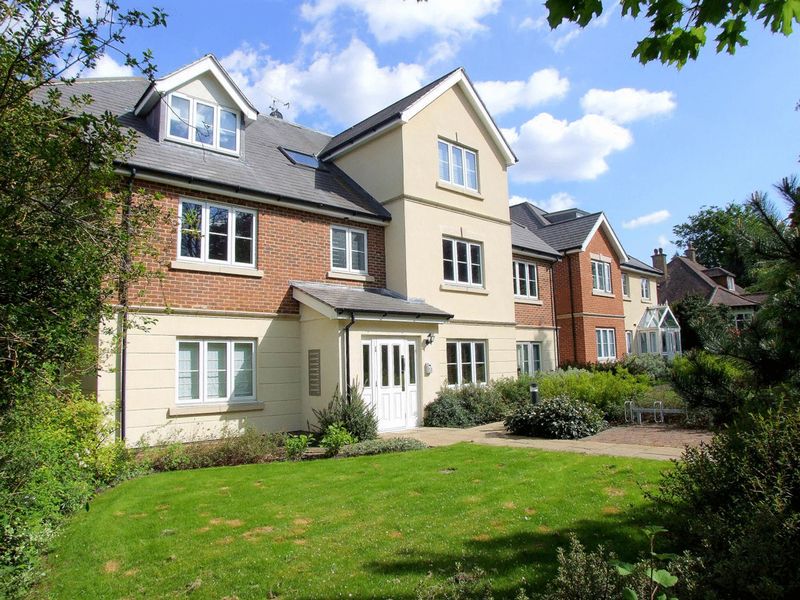 Flat Pampisford Road in Greater London